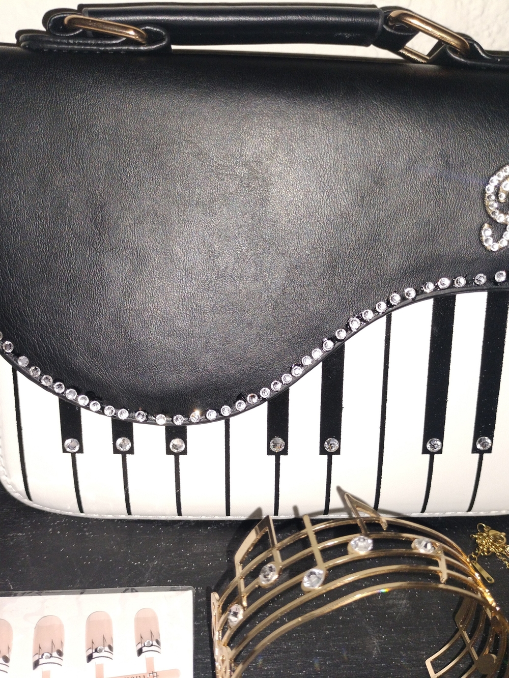 Piano-Print Pursewith matching necklace earrings ring bracelet andpress onnails